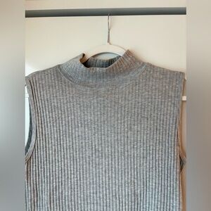Chances R Gray Ribbed Sleeveless Turtleneck Top